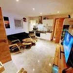 3 Z Moderne Wellnesswohnung - Sauna, Kamin, Parkplaetze 65M2 Bis 6 Per