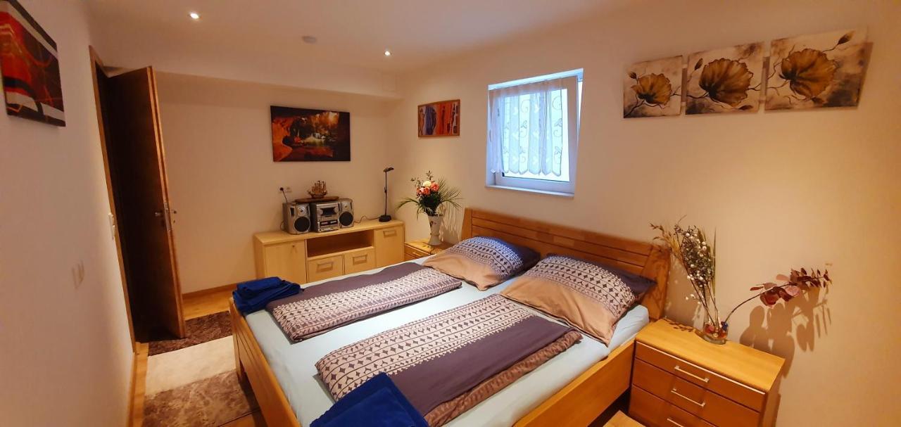 3 Z Moderne Wellnesswohnung - Sauna, Kamin, Parkplatze 65m2 Bis 6 Per * Munich